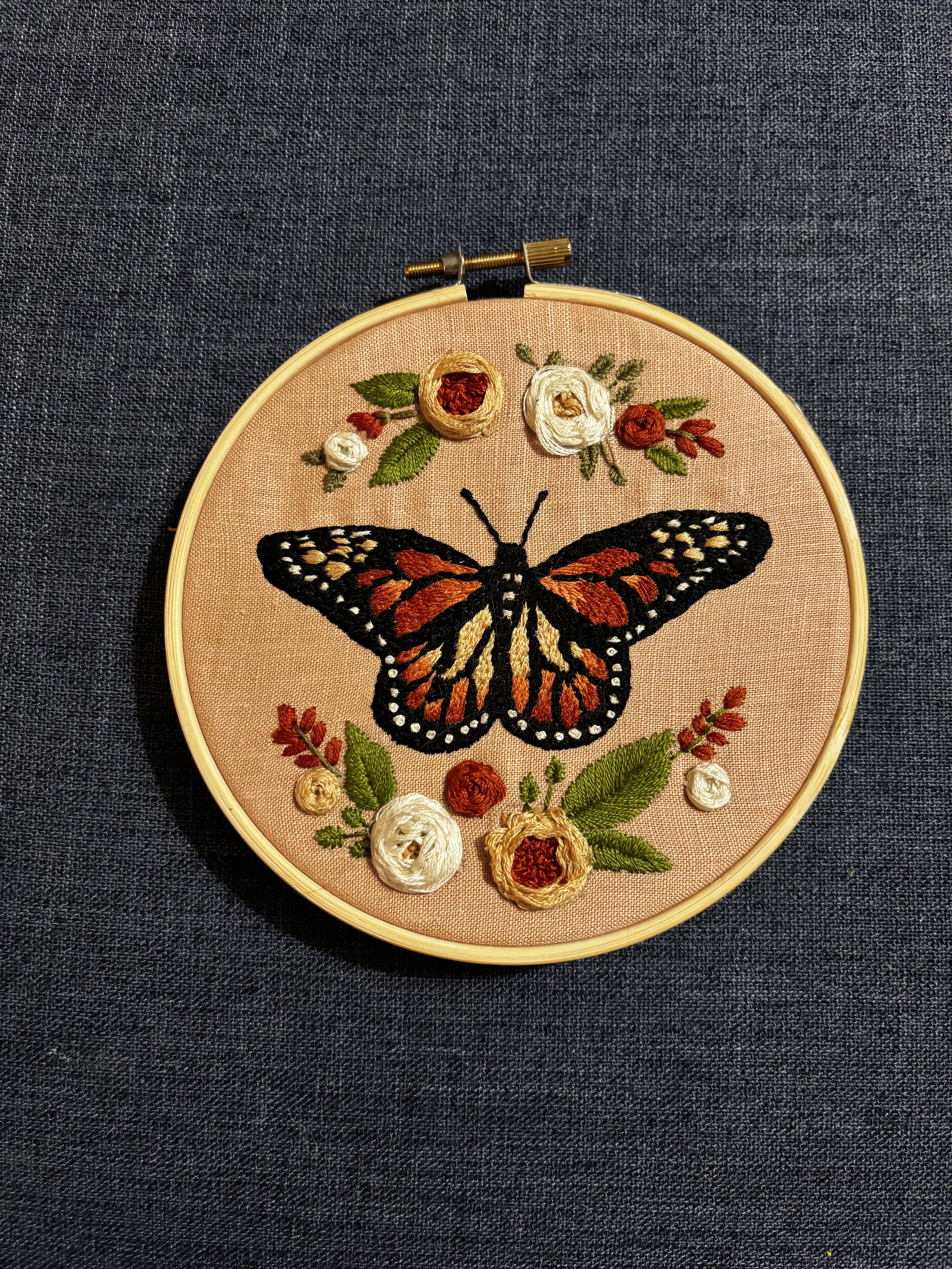 Broderie d'un papillon monarque